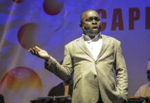 Omar DEFUNZU- Sketch «ml, épouse une femme blanche » Zenith Paris 2012