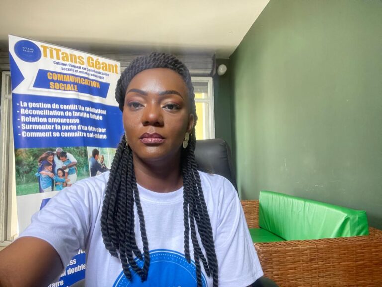 Bonjour, je suis Titans Géant, spécialiste en communication sociale et entrepreneuriale.